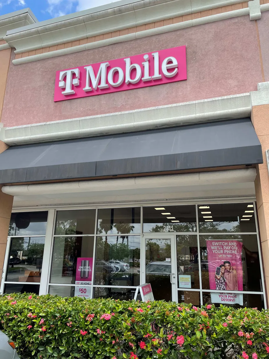 Exterior photo of T-Mobile Store at SE Federal Hwy & Se Monterey Rd, Stuart, FL