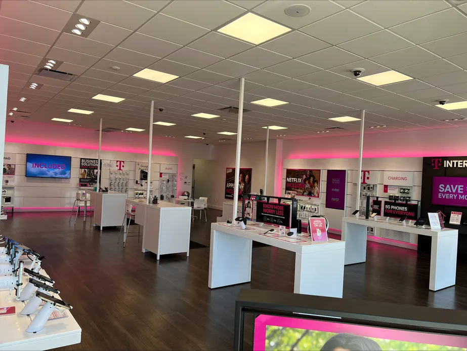 Foto del interior de la tienda T-Mobile en Blanco and Wurzbach Pkwy, San Antonio, TX
