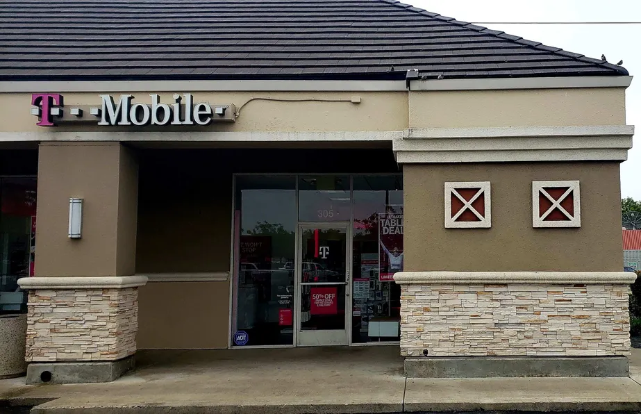  Exterior photo of T-Mobile store at Mchenry & Union 2, Modesto, CA 