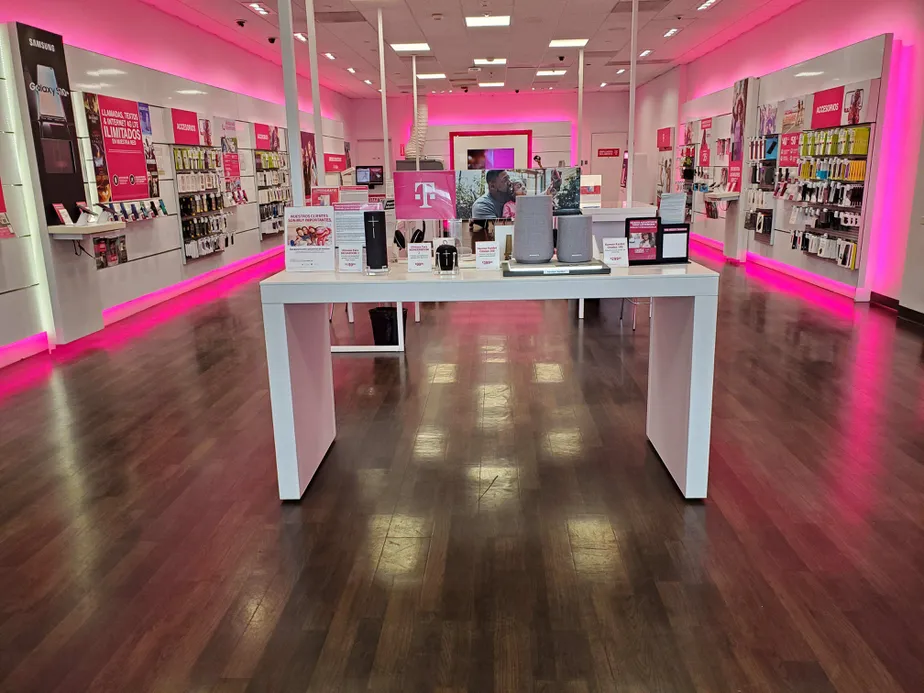 Interior photo of T-Mobile Store at El Monte Town Center, Coto Laurel, PR