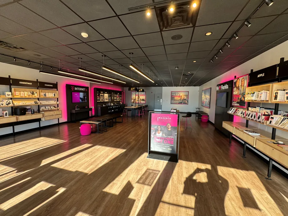  Interior photo of T-Mobile Store at S Tamiami Trail & Robinhood, Sarasota, FL 