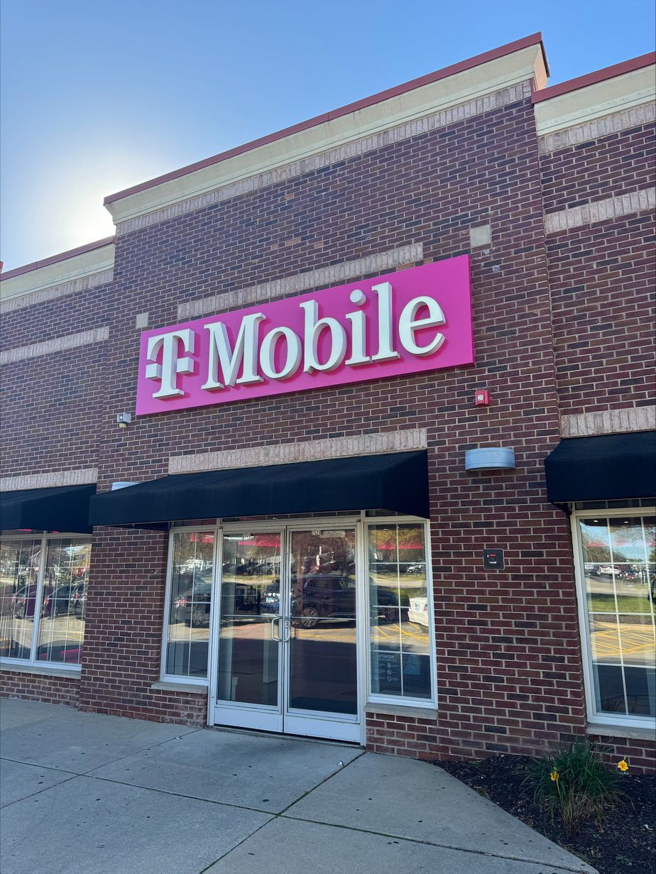 Exterior photo of T-Mobile Store at Jefferson Street & Caterpillar, Joliet, IL