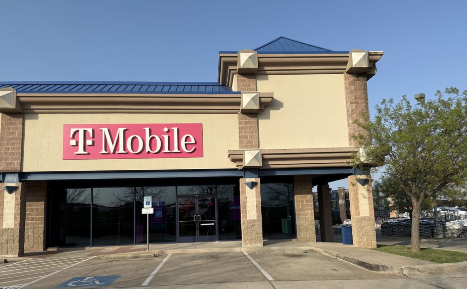 Exterior photo of T-Mobile Store at W Debbie Ln & Hwy 287 N, Mansfield, TX