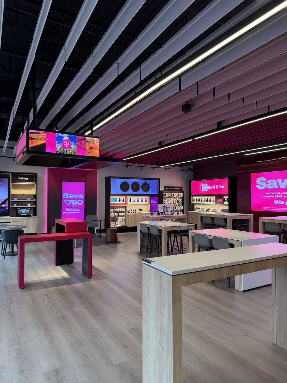 T-Mobile Bakerview & I-5 - 1315 West Bakerview Road 
