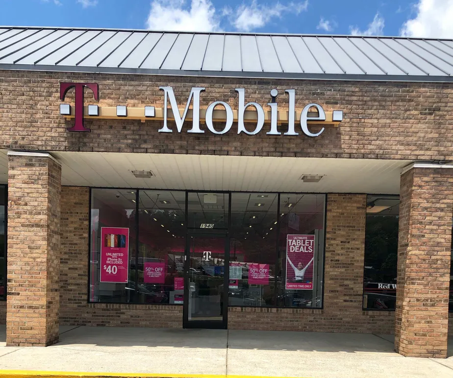 Exterior photo of T-Mobile store at Pelham Pkwy & Valleydale Rd 1, Hoover, AL