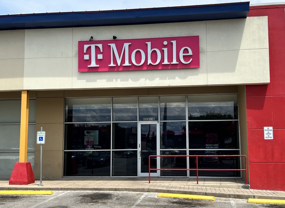 Exterior photo of T-Mobile Store at SW Military & Pleasanton, San Antonio, TX