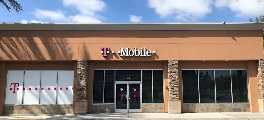 Exterior photo of T-Mobile Store at Red Hill & Edinger, Tustin, CA