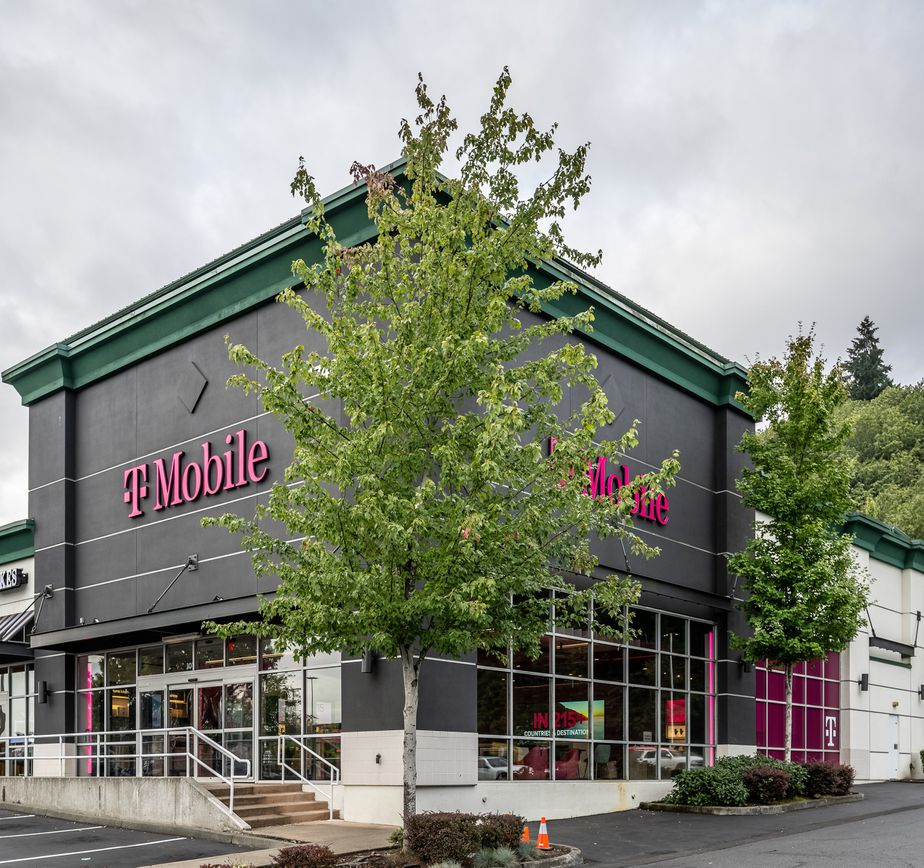 Exterior photo of T-Mobile Store at Southcenter Pkwy & Minkler Blvd, Tukwila, WA