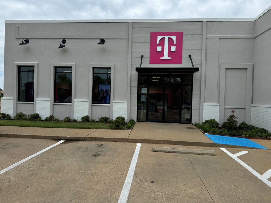 Exterior photo of T-Mobile Store at Main & Centennial, Lindale, TX