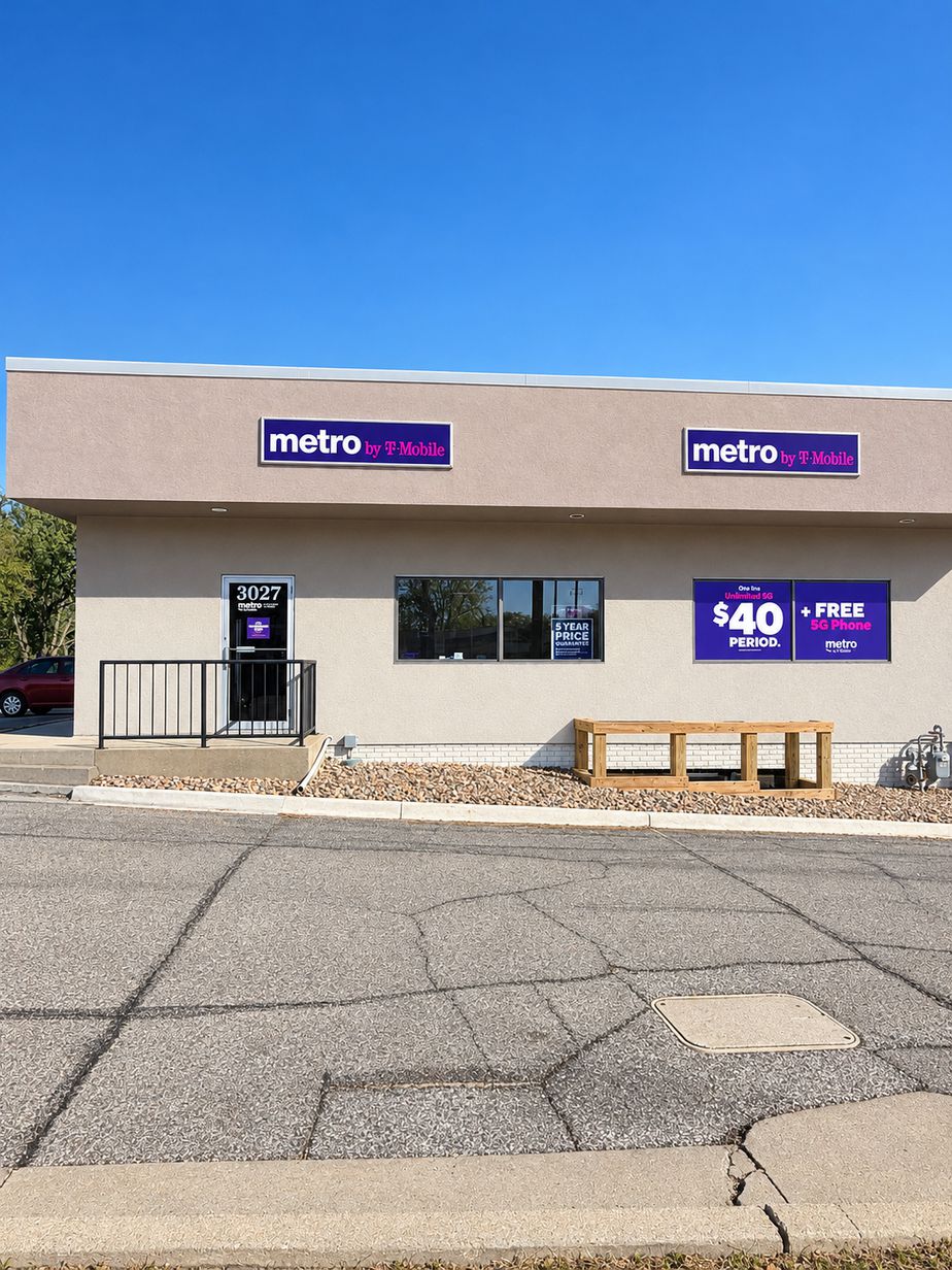 Metro by T-Mobile 3027 Merle Hay Rd - 3027 Merle Hay Rd 