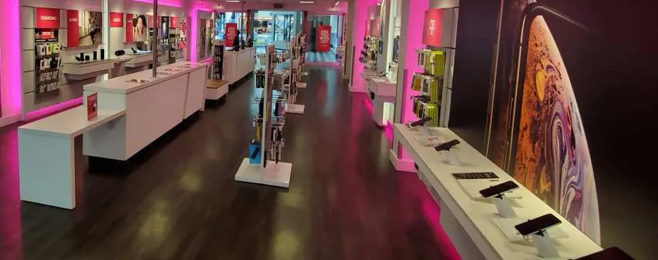 Foto del interior de la tienda T-Mobile en Northtown Mall 3, Spokane, WA