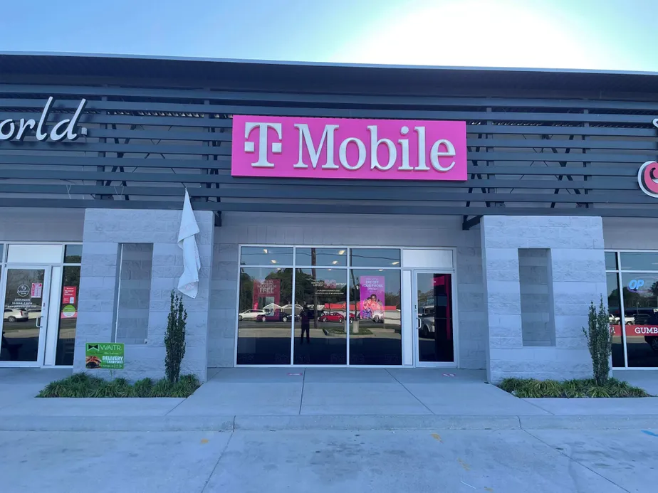 Exterior photo of T-Mobile store at Airline Hwy & La 42, Prairieville, LA
