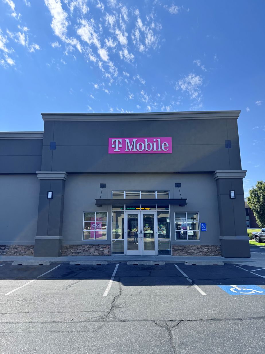 Exterior photo of T-Mobile Store at 3500 S & 3600 W, West Valley City, UT