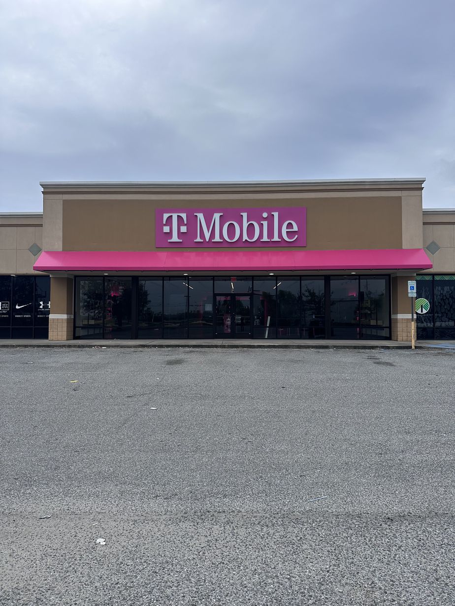 Exterior photo of T-Mobile Store at Hwy 3089 & Thibaut Dr, Donaldsonville, LA