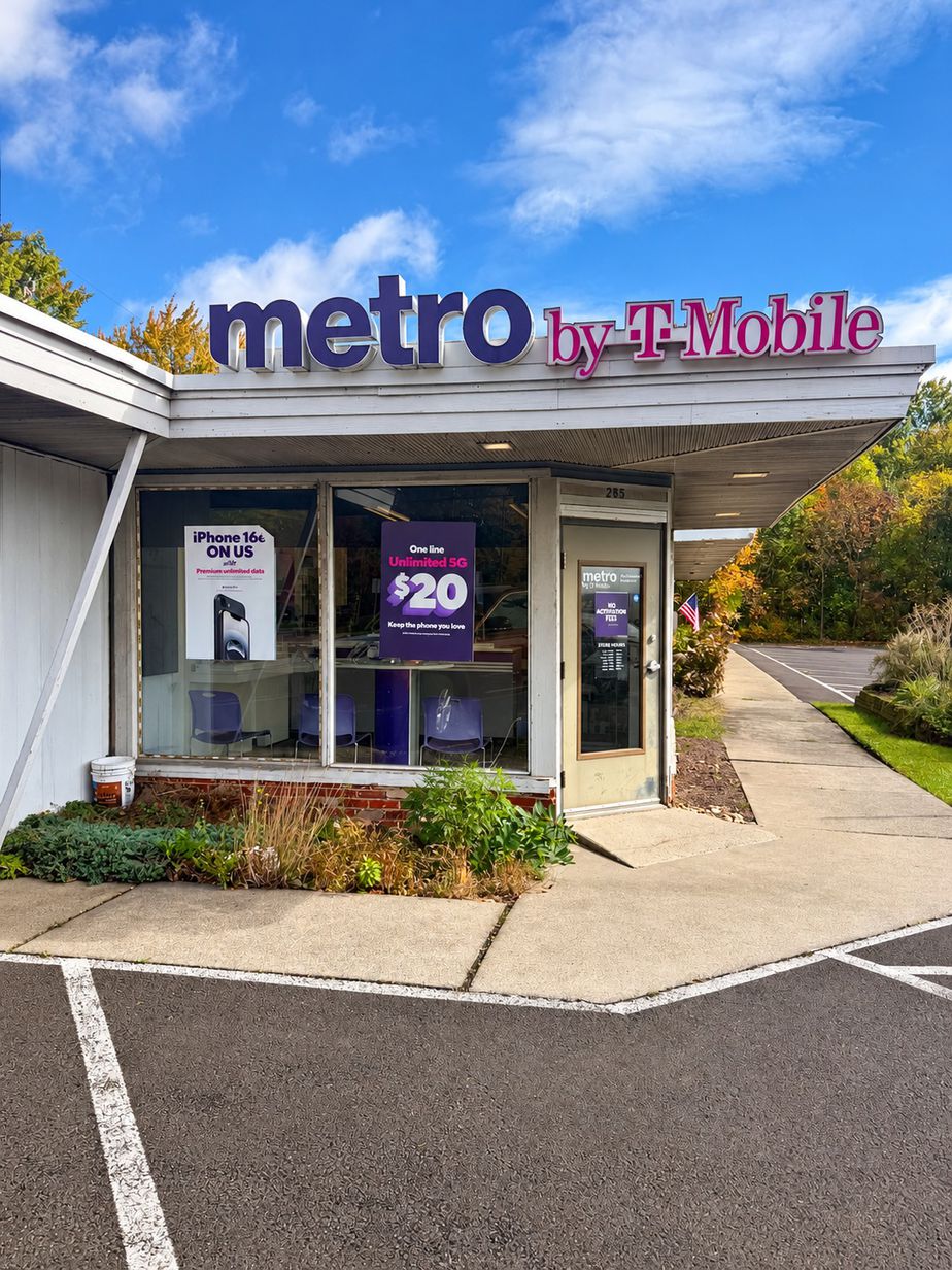 Metro by T-Mobile 285 N West End Blvd - 285 N West End Blvd