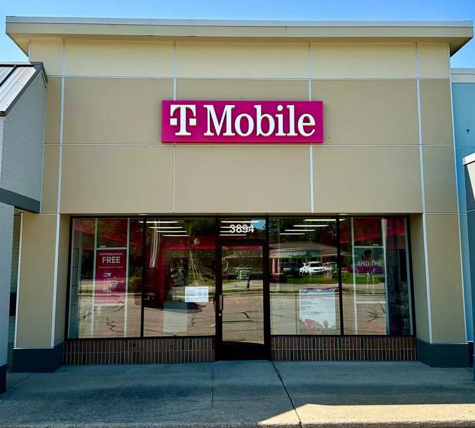  Exterior photo of T-Mobile Store at Lk Michigan Dr NW & Manzana Dr, Walker, MI 