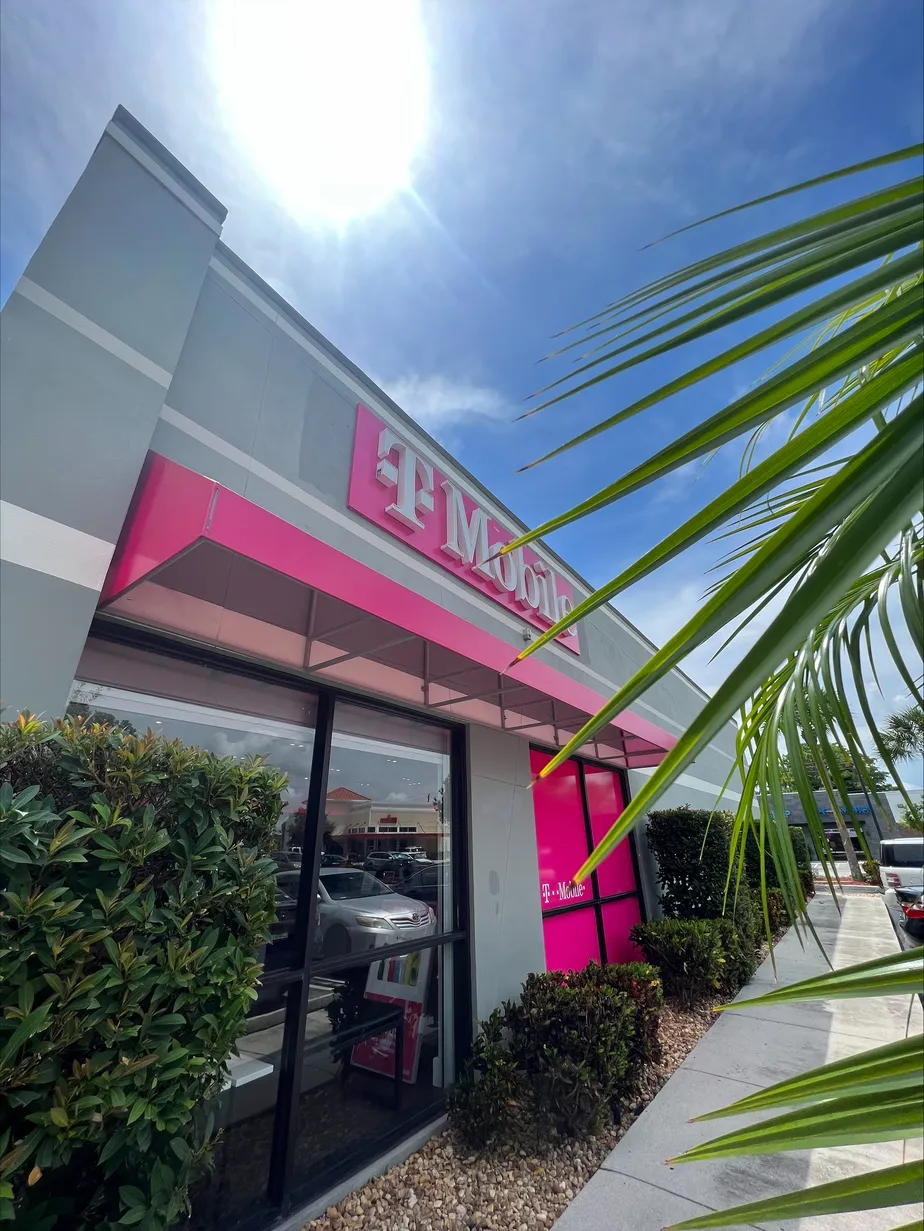 Exterior photo of T-Mobile Store at Lake Worth Rd & S Jog Rd, Lake Worth, FL
