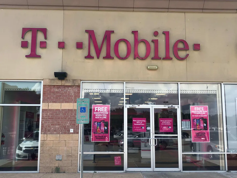 Exterior photo of T-Mobile store at Gessner & Kempwood, Houston, TX