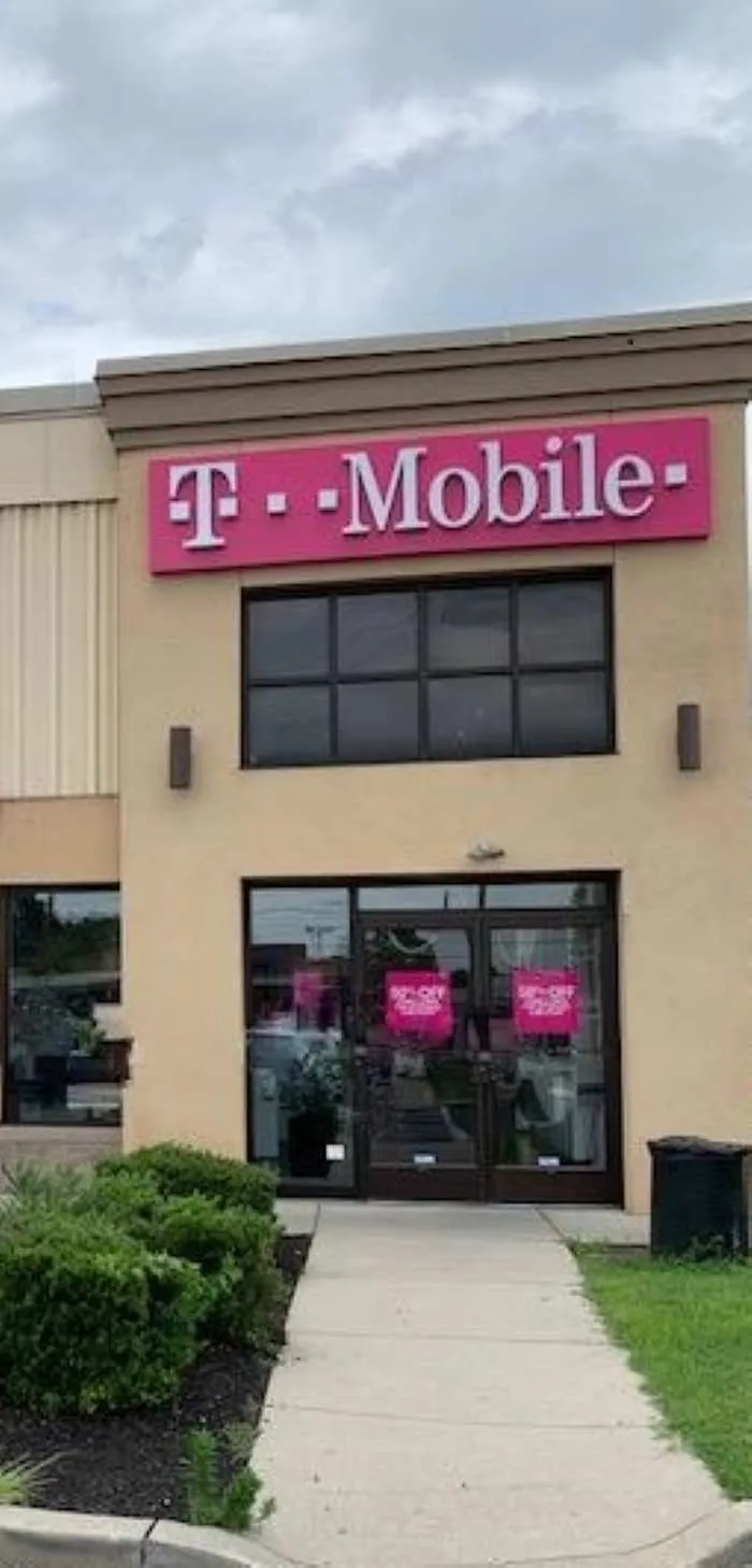 Exterior photo of T-Mobile store at Lindbergh Blvd & Island Ave, Philadelphia, PA