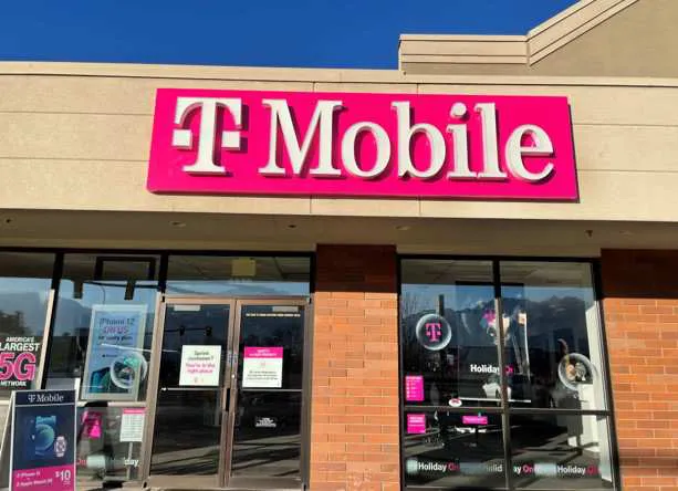 Exterior photo of T-Mobile store at State St & S 100 E, Murray, UT