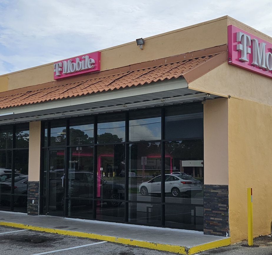 Exterior photo of T-Mobile Store at Navy Point Shopping Center, Pensacola, FL