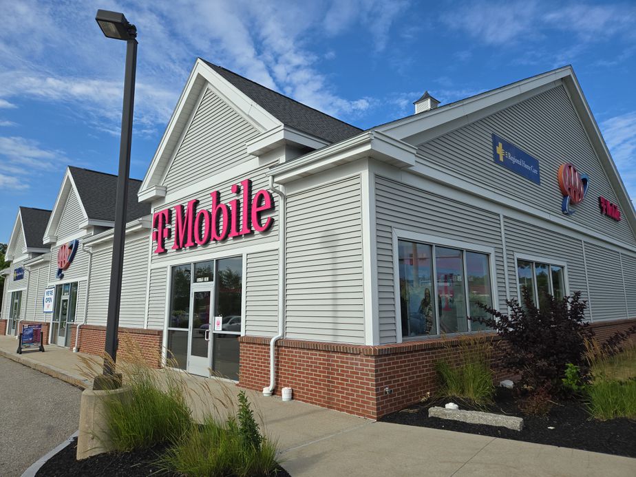 Exterior photo of T-Mobile Store at Biddeford, ME, Biddeford, ME
