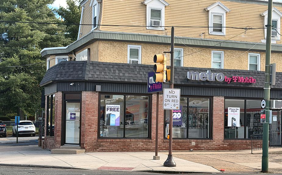 Metro by T-Mobile 8925 Frankford Ave - 8925 Frankford Ave