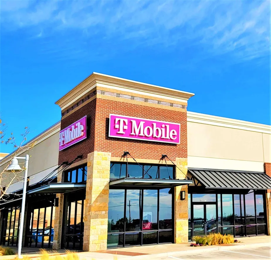 Exterior photo of T-Mobile store at Marsha Sharp Fwy & Us 62 E, Lubbock, TX