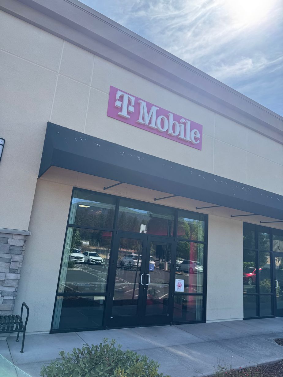 Exterior photo of T-Mobile Store at Arprt Park Blvd & Commerce Dr, Ukiah, CA