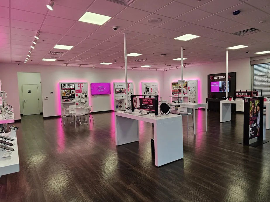  Interior photo of T-Mobile Store at E Lincoln Way & 43rd Ave, Sterling, IL 