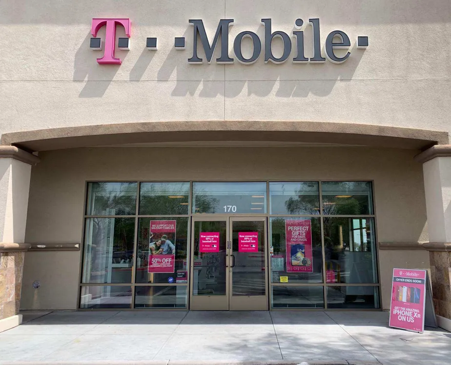  Exterior photo of T-Mobile store at Green Valley Parkwy & Horizon Ridge Parkway, Henderson, NV 