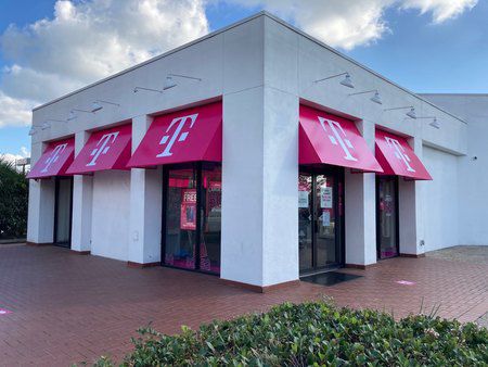 Exterior photo of T-Mobile Store at Hwy 59 N & E Denton, Humble, TX