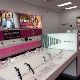  Interior photo of T-Mobile Store at The Berry - Lagniappe Village, New Iberia, LA 