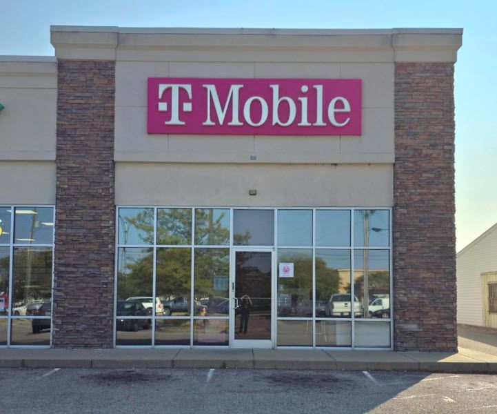 Exterior photo of T-Mobile Store at Sagamore Pkwy S & South St, Lafayette, IN