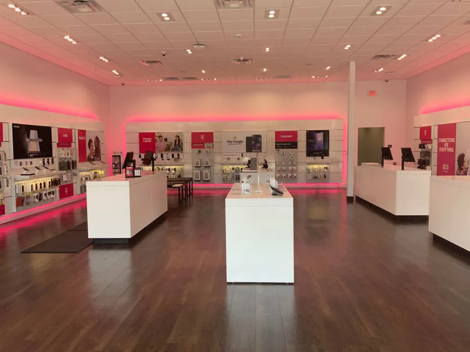 Interior photo of T-Mobile Store at Tagore Pl & Narcoossee Rd, Orlando, FL