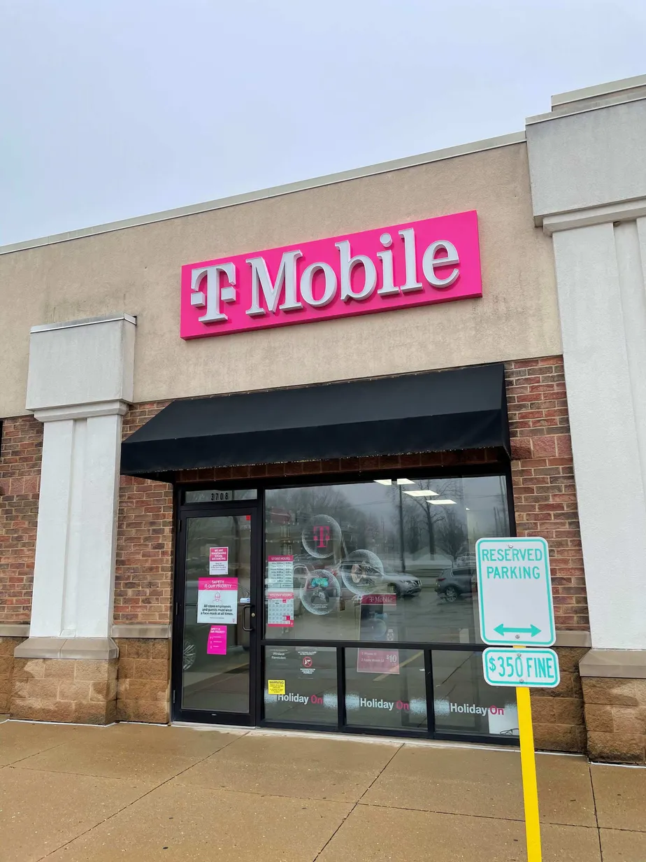 Exterior photo of T-Mobile store at N Prospect Rd & E War Memorial Dr, Peoria, IL