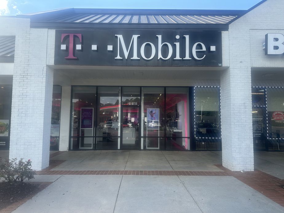 Exterior photo of T-Mobile Store at Ga 5 & Stewart Pkwy, Douglasville, GA
