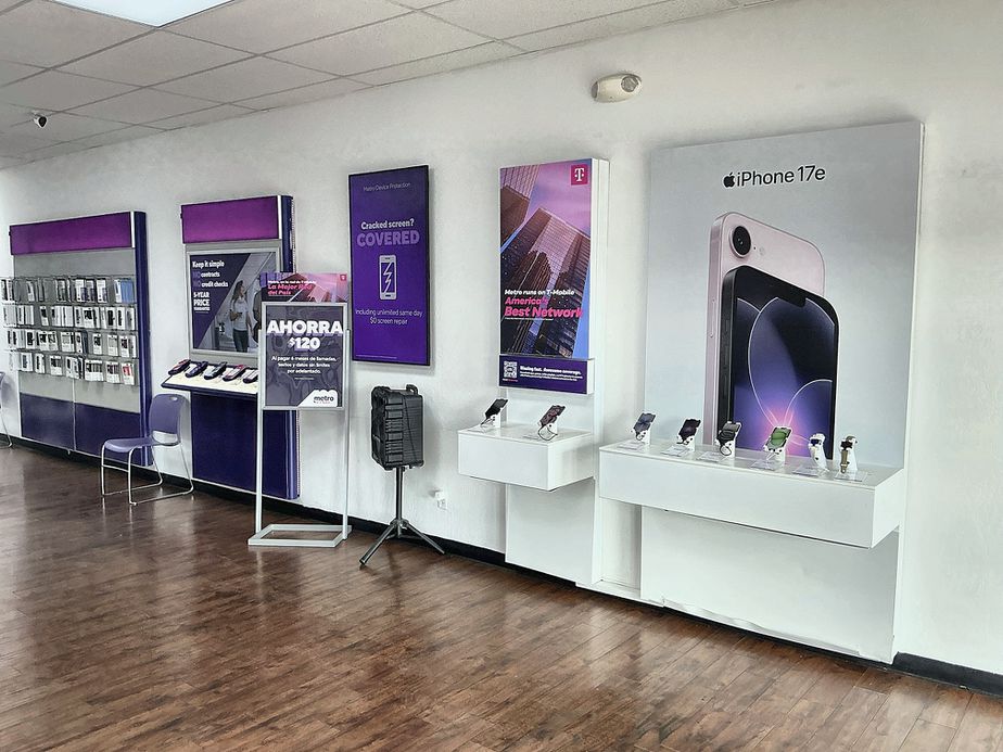 Metro by T-Mobile 1232 E Southern Ave - 1232 E Southern Ave 