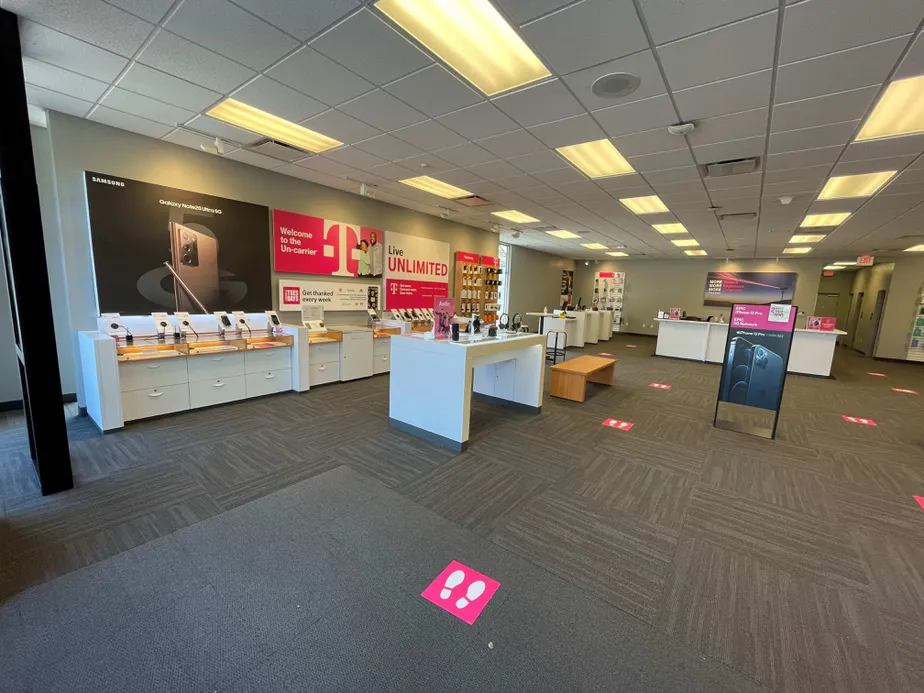  Interior photo of T-Mobile Store at Red Bug Lake Rd & Vidina Pl, Oviedo, FL 