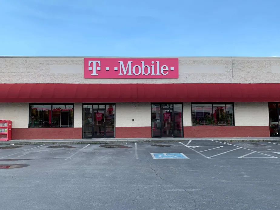 T-Mobile N Roan St & Browns Mill Rd | Johnson City, TN