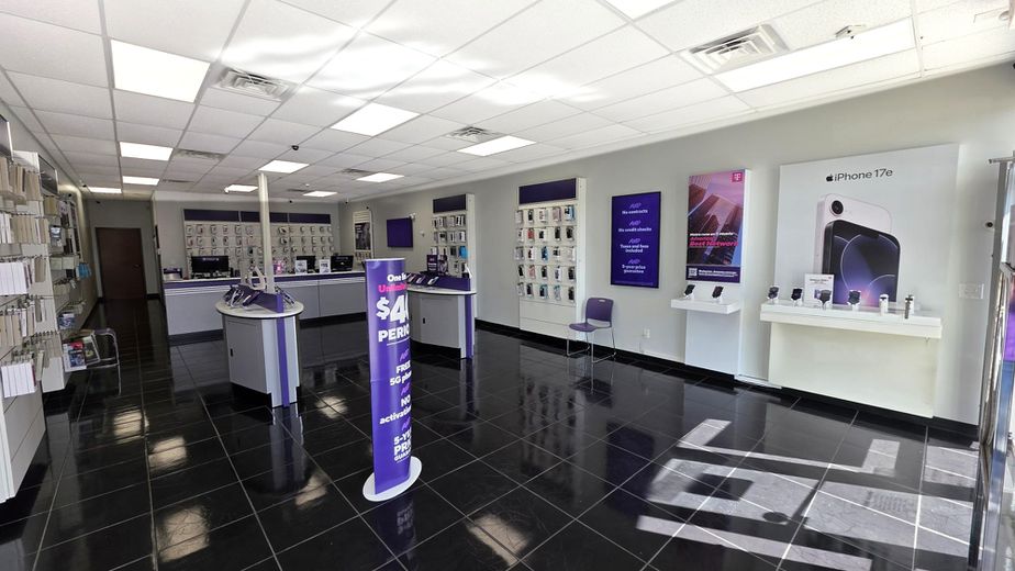 Metro by T-Mobile 1231 E Pioneer Pkwy - 1231 E Pioneer Pkwy 