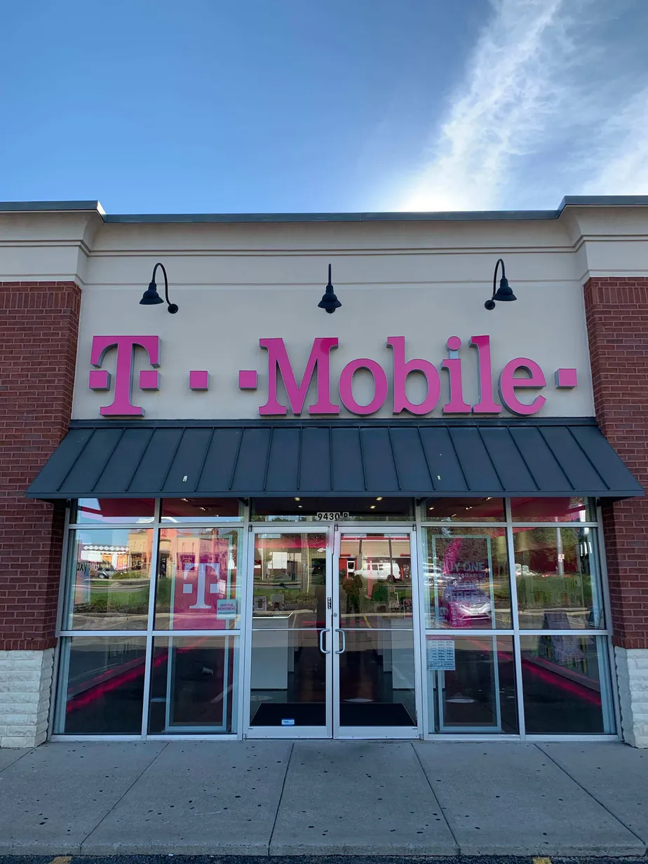 Exterior photo of T-Mobile store at Colerain Avenue, Cincinnati, OH