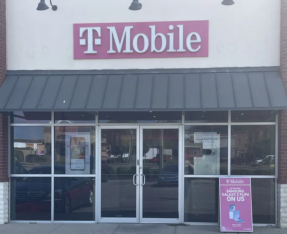  Exterior photo of T-Mobile Store at Colerain & Commons, Cincinnati, OH 