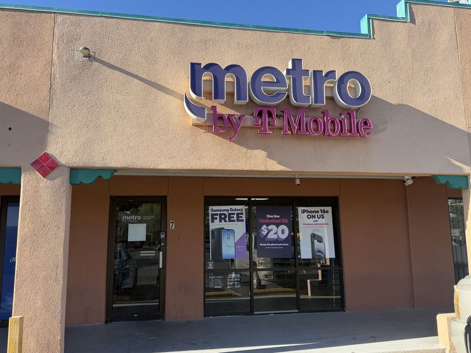 Metro by T-Mobile 525 E Madrid Ave - 525 E Madrid Ave 