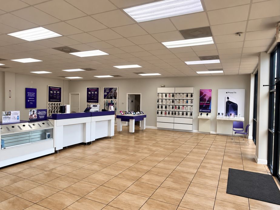 Metro by T-Mobile 4222 S Claiborne Ave - 4222 S Claiborne Ave 