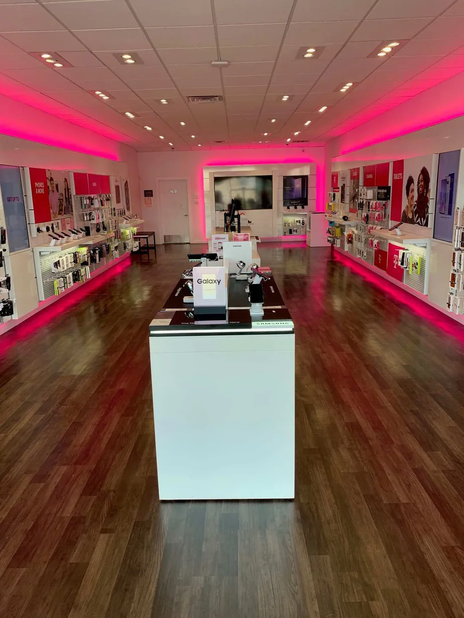 Interior photo of T-Mobile Store at McFarland Blvd & Hwy 69 N, Northport, AL