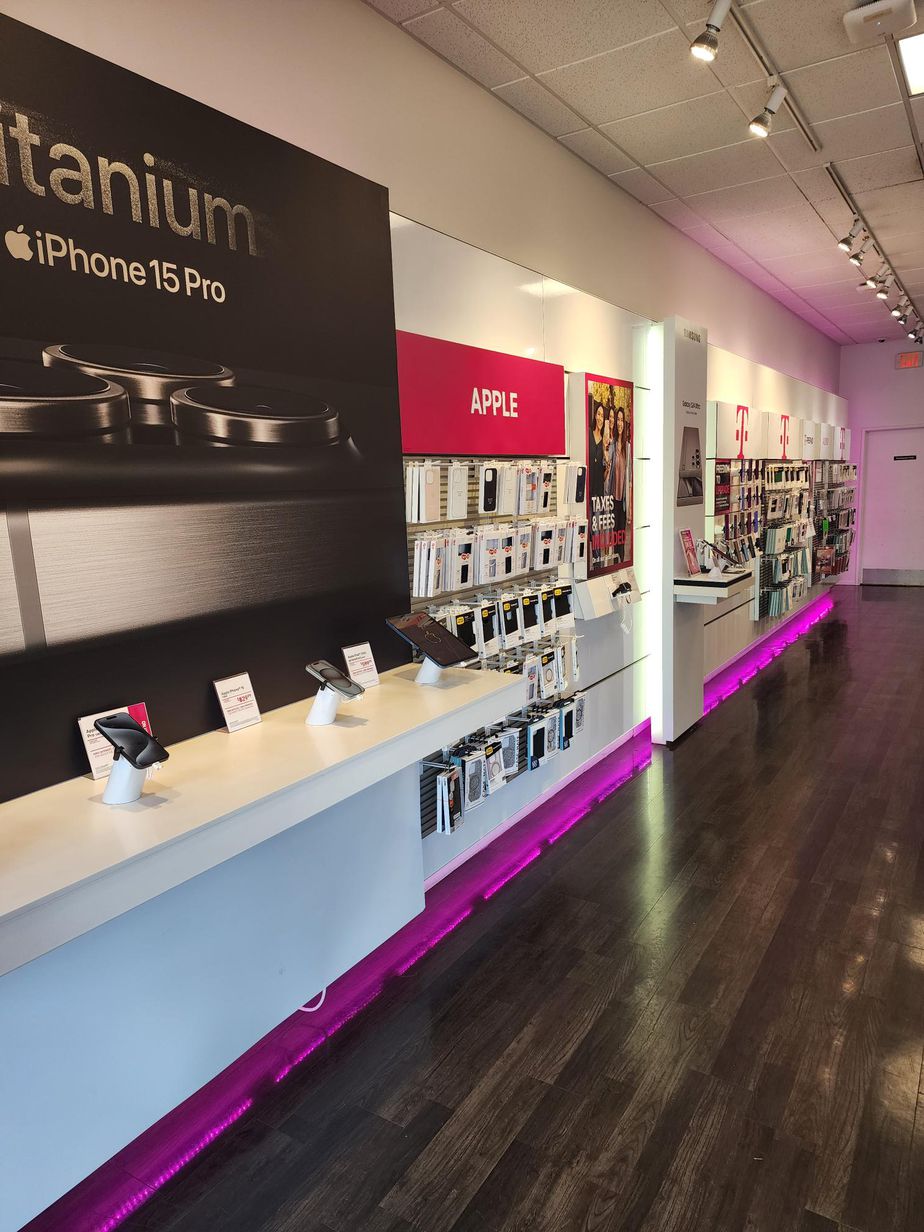 Interior photo of T-Mobile Store at Kapolei Commons, Kapolei, HI