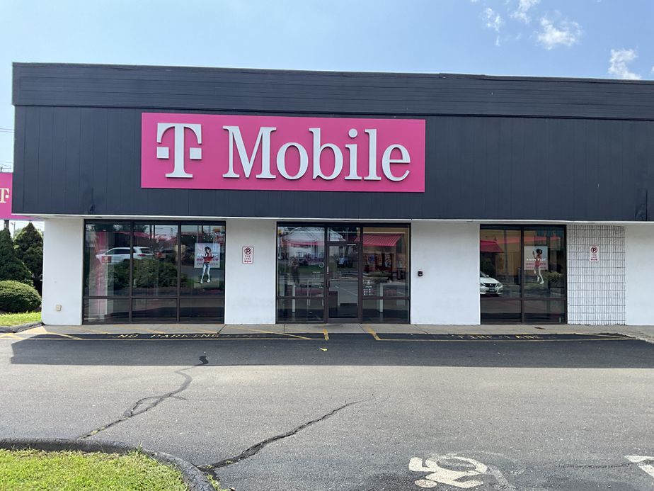 Exterior photo of T-Mobile Store at Boston Post Rd, Orange, CT