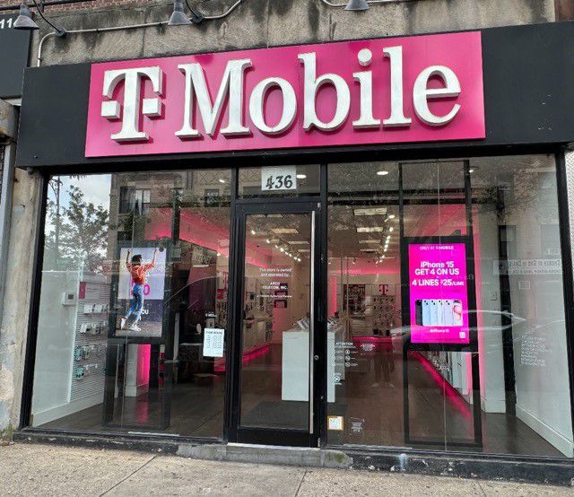 Exterior photo of T-Mobile Store at Myrtle & Waverly, Brooklyn, NY