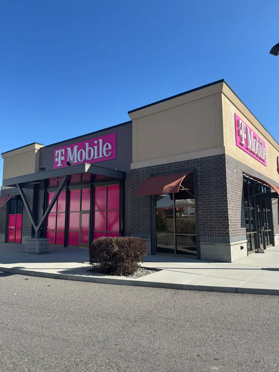  Exterior photo of T-Mobile Store at Main & Airport, Billings, MT 